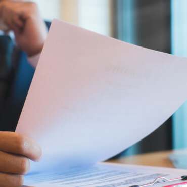 Korrekturschleife vor Druck: Warum die finale Sprachprüfung im PDF entscheidend ist